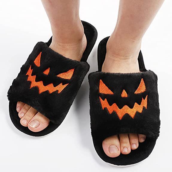 Halloween Pumpkin Jack-o'-Lantern Slippers – Cute, Cozy, and Ready for Spooky Season